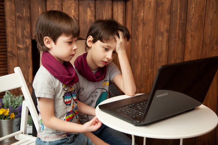 De ce nu vor să facă copiii grădiniță online și cum îi ajutăm